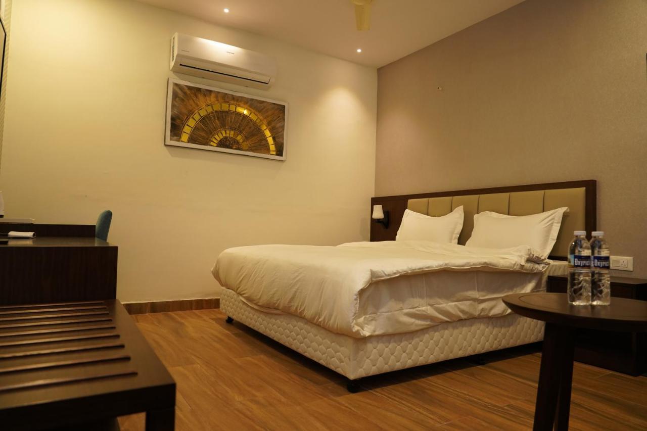 Hotel D Dev Vijayawada Exterior photo